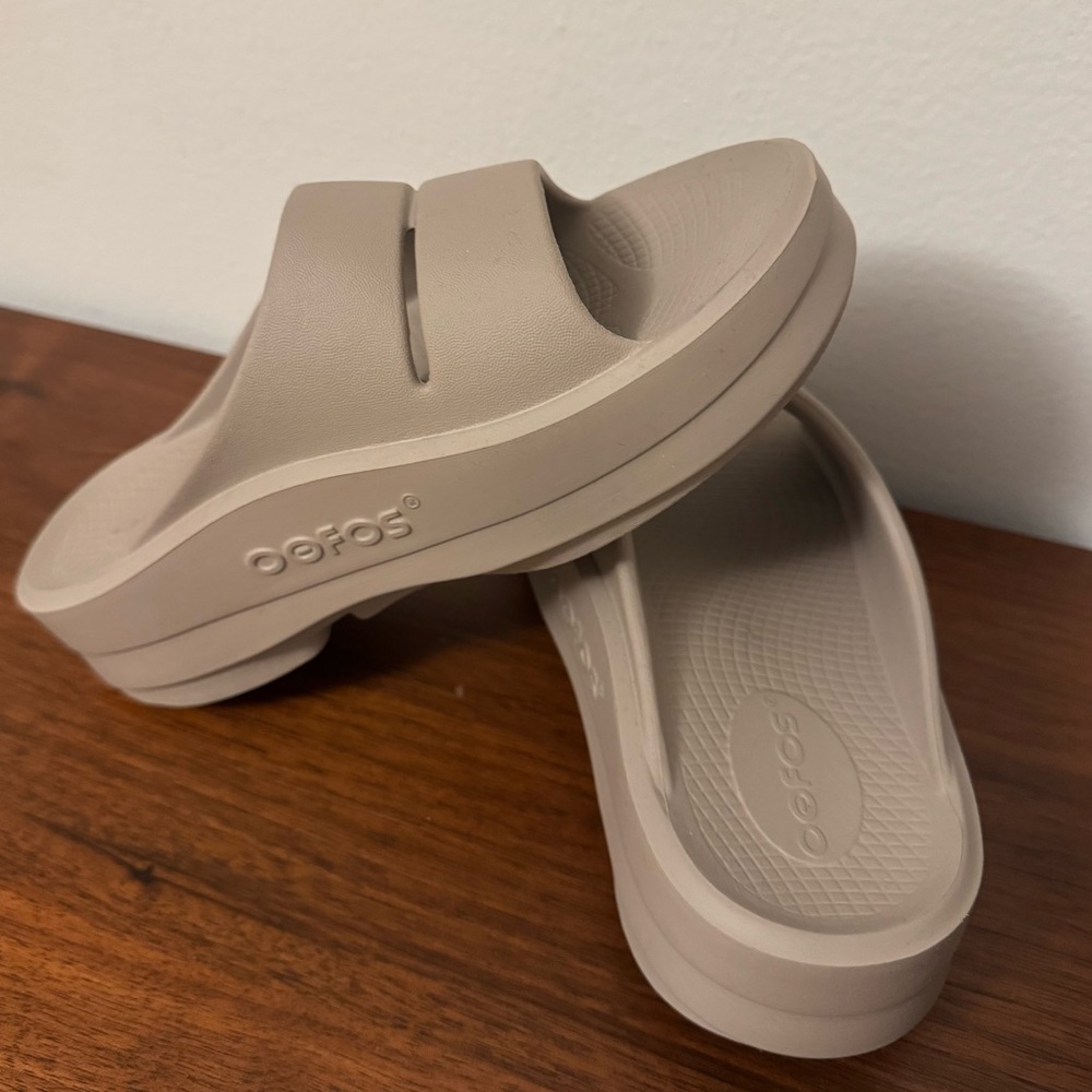 Oofos Slides